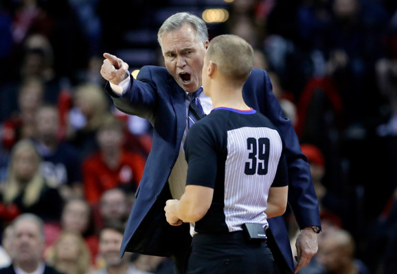  法兰克福主帅赛后批评裁判尺度  