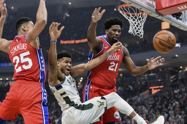  恩比德复出砍两双，76人终结雄鹿连胜  