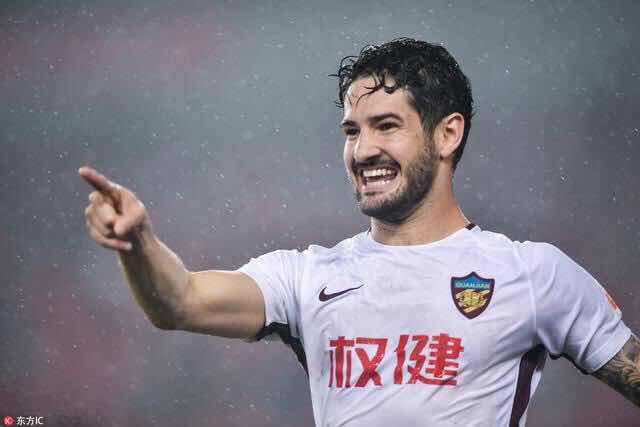  里昂锋线全面开花，五球横扫副班长展现强者风范