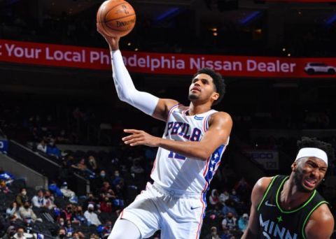 恩比德伤愈复出轰下高分,76人主场击退热火止连败